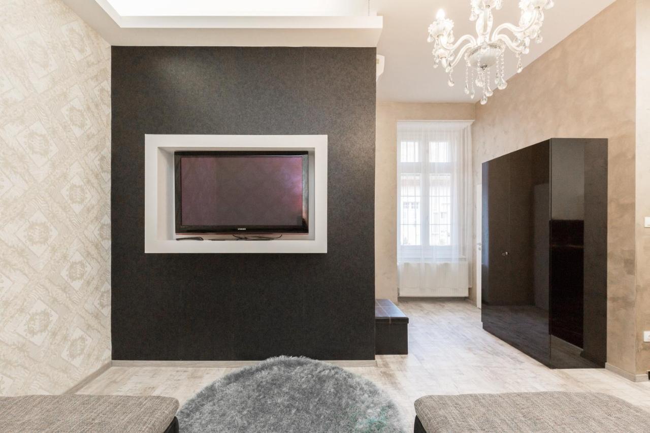The Golden Executive Apartment *