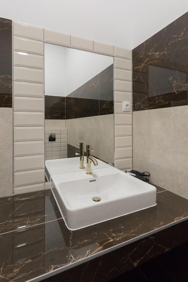 The Golden Executive Apartment