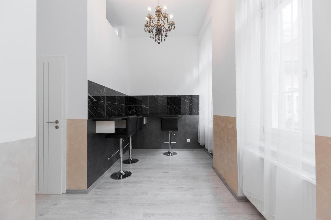Apartament The Golden Executive *